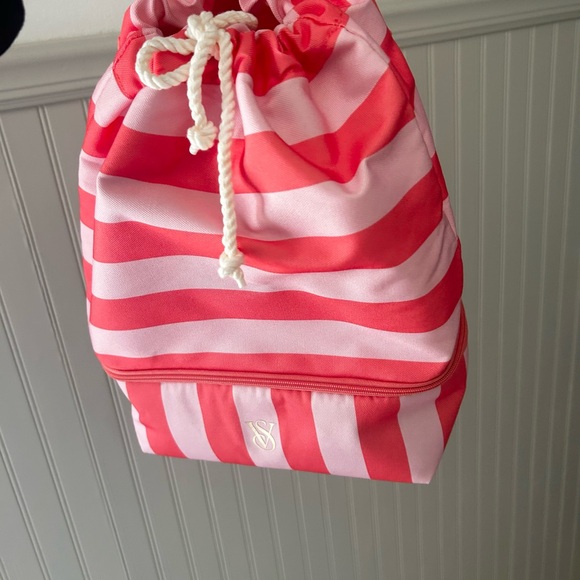 ⭐️ NEW Victoria's Secret Pink Striped Drawstring Cooler Backpack - Picture 6 of 8